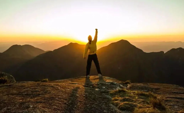 杨娟教授：孩子学习成绩下滑甚至陷入“迷茫”，家长该如何帮他们走出困境？