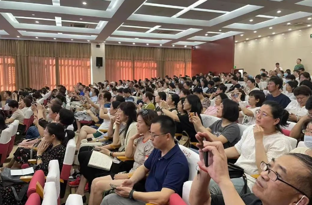 杨娟教授受邀至北京市第二十中学做《如何进行科学的亲子沟通》专题讲座